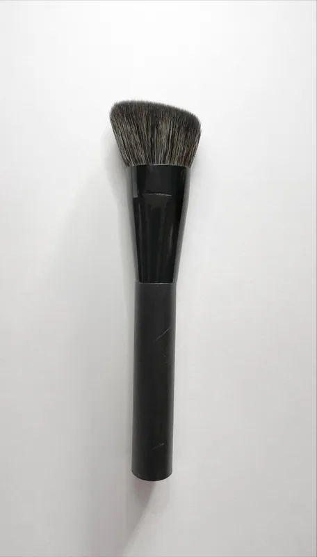 BLUSH BRUSH